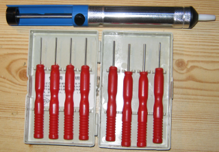 Desoldering pump and hollow desoldering needles